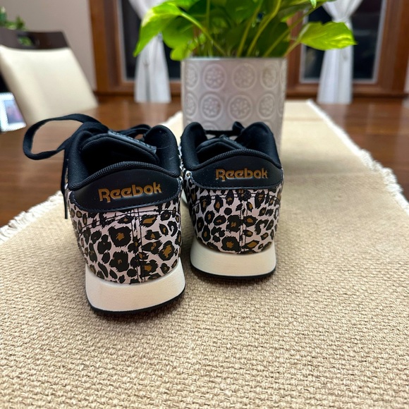 Cheetah print Reebok shoe size 8. Brand new- never been worn! Super cute shoe! - Picture 2 of 4